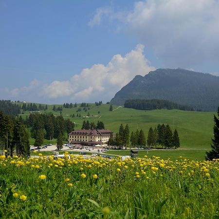 Hotel Vezzena Malga Postesina Buitenkant foto